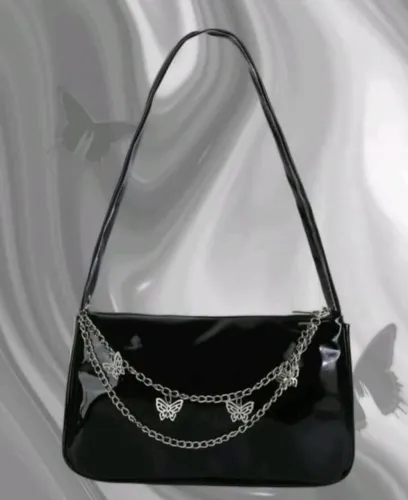 Bolsa de ombro preta com corrente