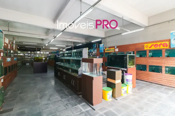 Predio com tres pavimentos com lajes livres