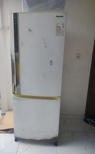 GELADEIRA PANASONIC COM DEFEITO INTERNO