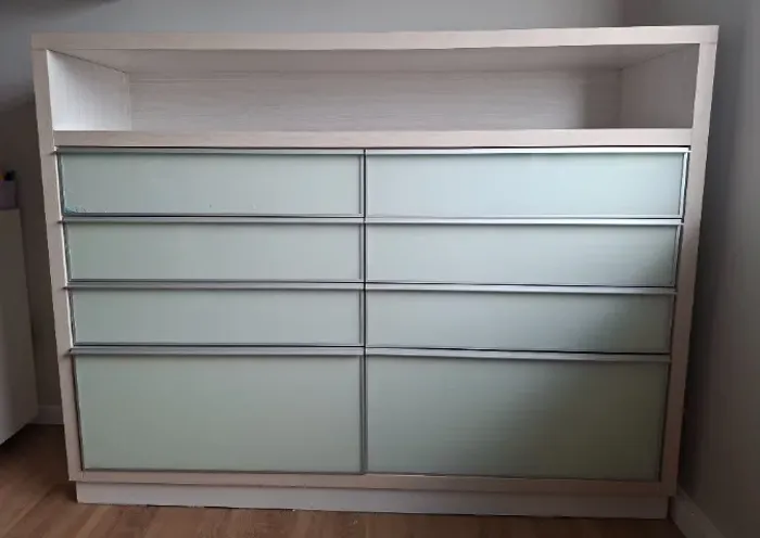 Móvel com gavetas de mdf