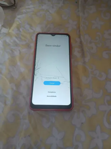 vendo celular funcionando sô ta com um pequeno trincado na tela