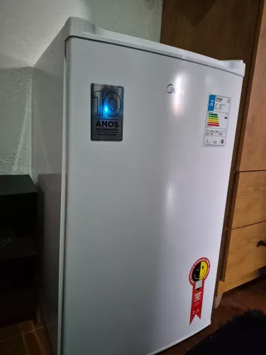 Frigobar Midea 124 litros