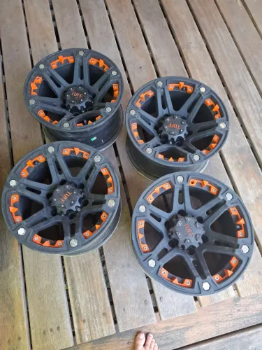 Jogo de rodas tuff 15x8 off - 25mm 6 furos