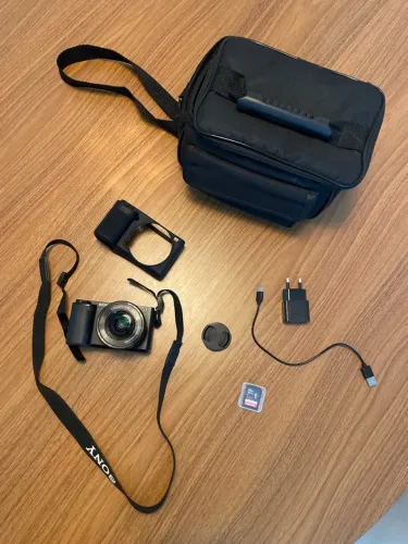 Sony ZV-E10 + lente 16-50mm + acessórios | Pouquíssimo uso