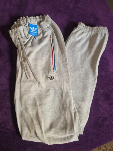 Calça moletom cinza adidas P