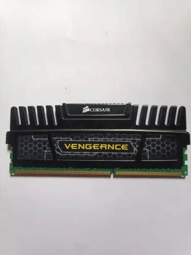 Memória RAM Corsair Vengeance 8GB DDR3 1600MHz Original para PC Desktop - Alto Desempenho