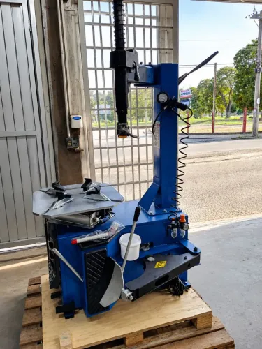 Máquina de montar pneus
