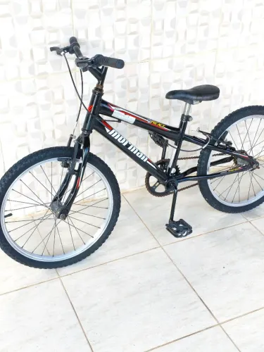Bicicleta infantil semi-novo aro 20 