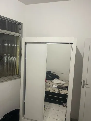 Guarda-Roupa Branco com Espelho