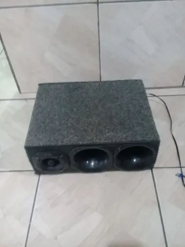 Caixa de som automotivo
