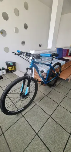 Vendo bicicleta montain bike super nova, +  capacete na cor da bike + luzes de se