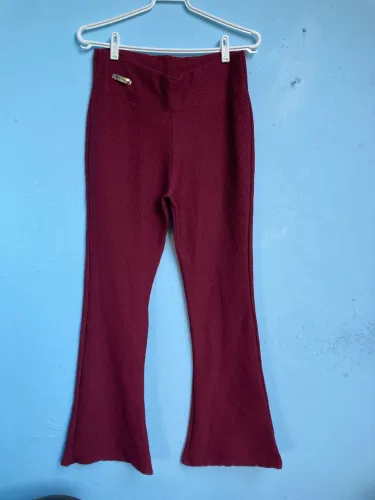 Calça Feminina Bordo Boca de Sino, Tam M (Nova)