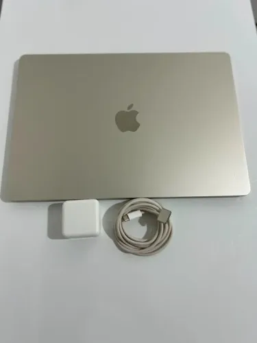 MacBook Air 15" M3 (2024) - 16GB RAM - 512GB SSD - Impecável