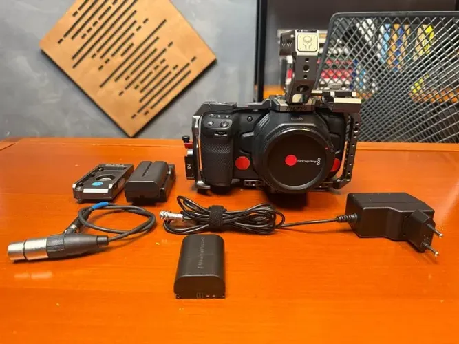 ? BLACKMAGIC POCKET CINEMA CAMERA 6K - KIT COMPLETO TILTA