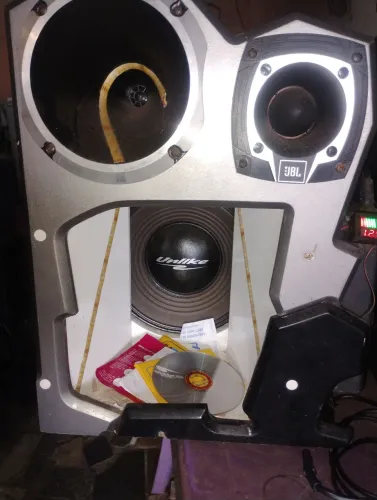 Vendo som automotivo