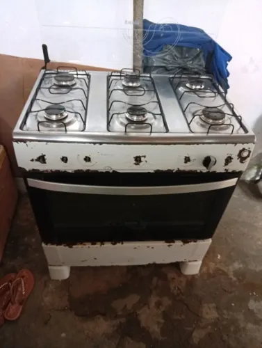 Estou doando esse fogão pegando perfeitamente compra só os botoes