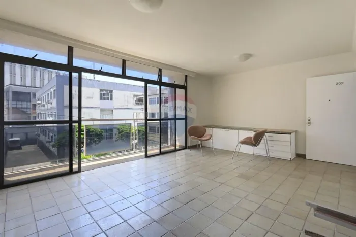Apartamento de 150 metros quadrados, com 4 quartos sociais, cozinha, 2 wc sociais, varanda