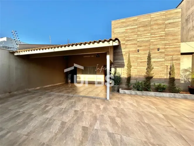 Casa na 206 Sul tendo 4 quartos sendo 2 suítes