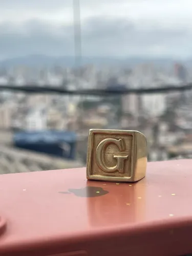 Anel Dedeira Letra G