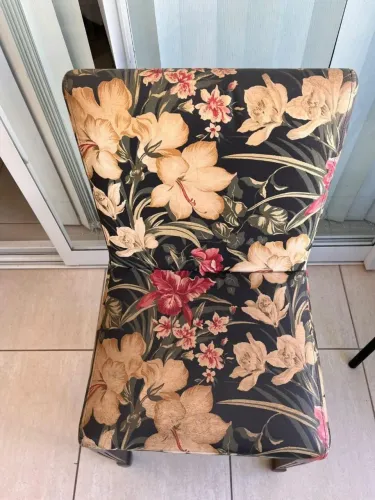 4 Cadeiras Estofadas de Madeira - 2 Pares com Estampas Exclusivas