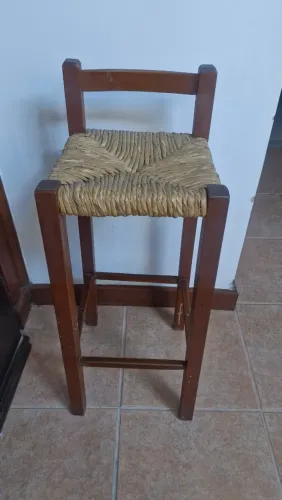 Banqueta rústica de madeira