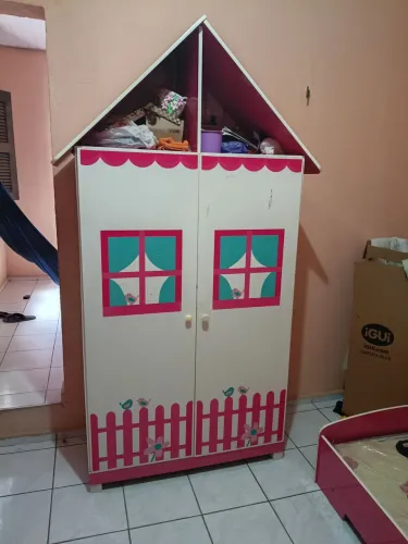 Cama infantil mais guarda roupa! 