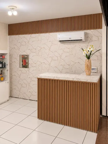 Instalação de papel adesivo, papel vinílico , painel de pvc , ripados de pvc !