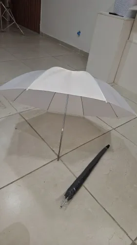 SOMBRINHA E TRIPÉ