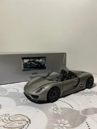 1:18 Porsche Drivers Selection 918 Spyder Concept