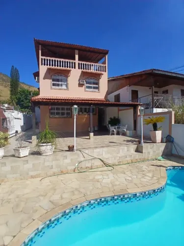 LINDA CASA TODA REFORMADA COM PISCINA E CHURRASQUEIRA EM SULACAP.