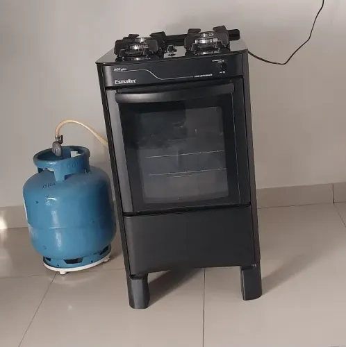 Fogão Esmaltec Seminovo Preto 4 Bocas com Forno
