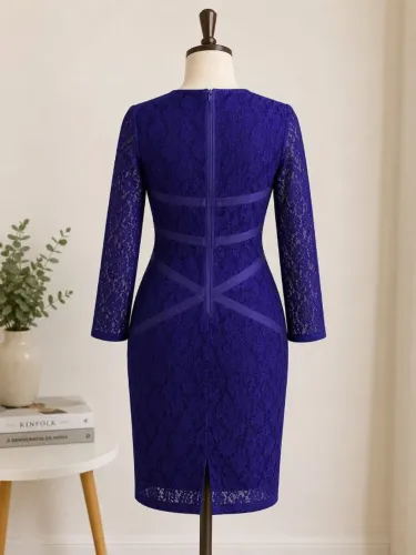 Vestido azul royal em renda