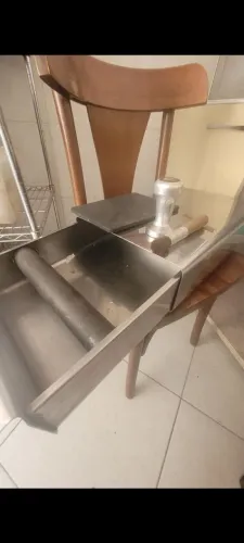 Porta borra de café com prensa e pincel 