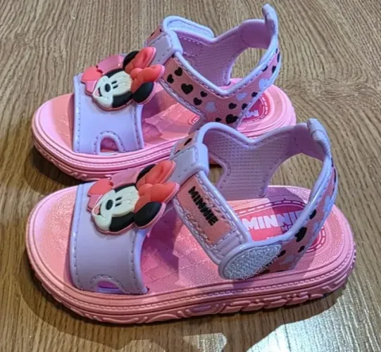 Sandália infantil Minnie Grendene Kids, tamanho 20, ótimo estado