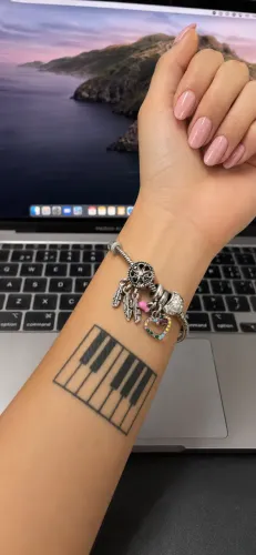 Pulseira Pandora Original com 4 Charms, Pra sair Logo!