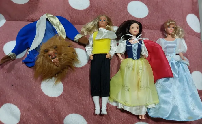 Lote Boneca Barbie Ken Estrela Branca De Neve Cinderela Fera