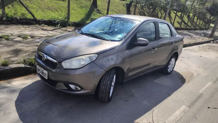 Fiat Grand Siena Attrac. 1.4 EVO F.flex 8V 2013