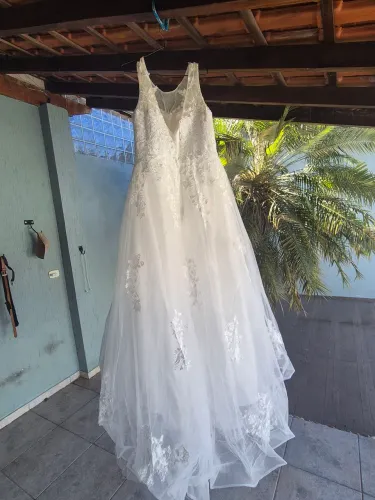 VESTIDO DE NOIVA (NUNCA USADO)