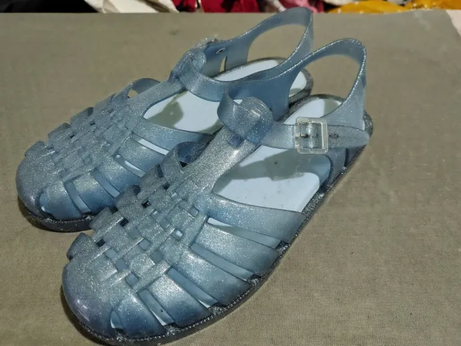 Vendo Melissa semi-nova