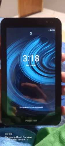 Vende-se um Tablet  vai com comprovante de compra 
