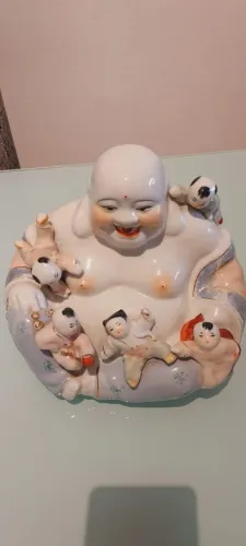 Buda risonho de porcelana chinesa