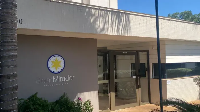 LOCAÇÃO - APTO COM SUÍTE + SACADA CHURRASQUEIRA  SOLAR MIRADOR