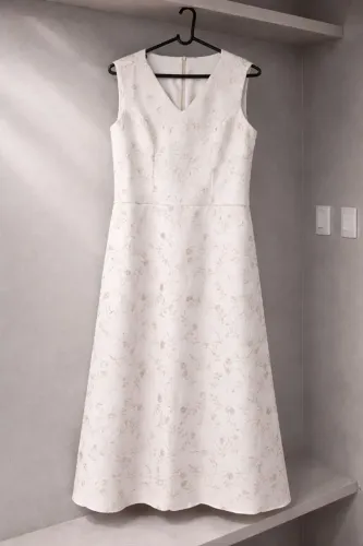 Vestido bege cambraia bordada