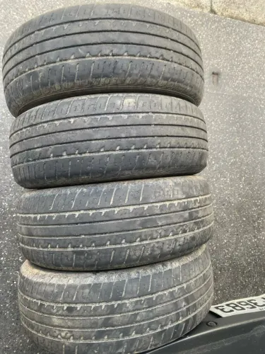 4 pneus 185/60 r15 semi-novos. Sem defeitos!