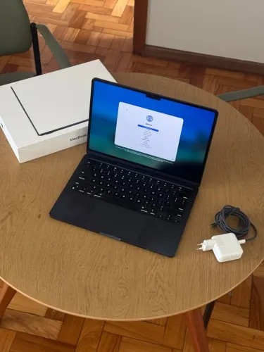 MacBook Air M2 - Tela 13 - 8gb RAM - 256gb SSD - Modelo A2681