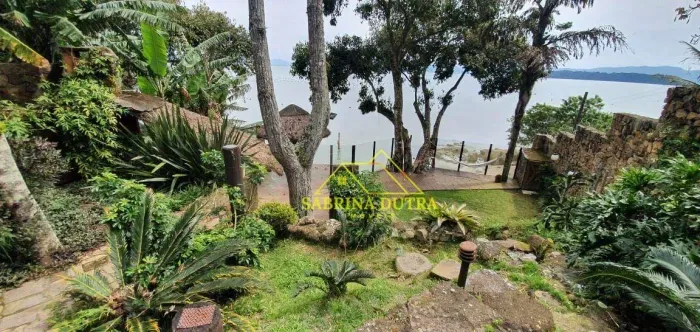 casa com praia particular
