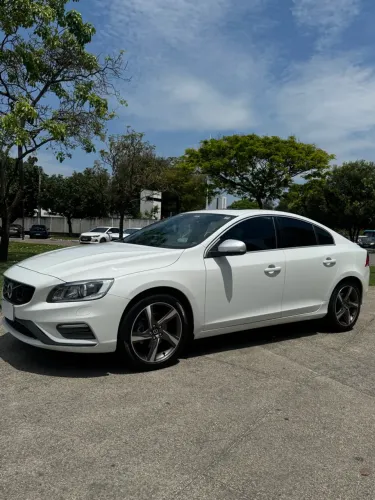 Volvo S60 T-5 R-design 2.0 240cv 4P 2014