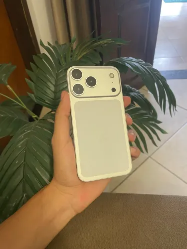 IPHONE XR NA CARCAÇA DO 17 PRO