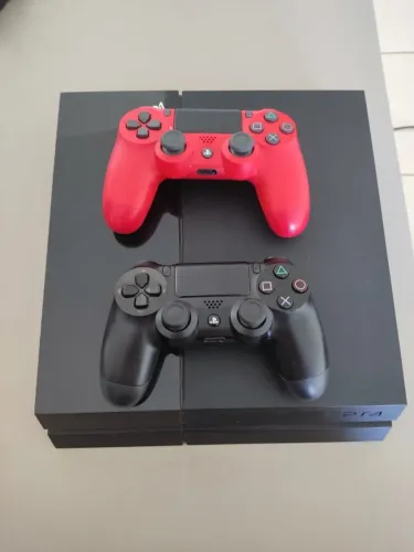 Playstation 4 500 gb com 2 controles