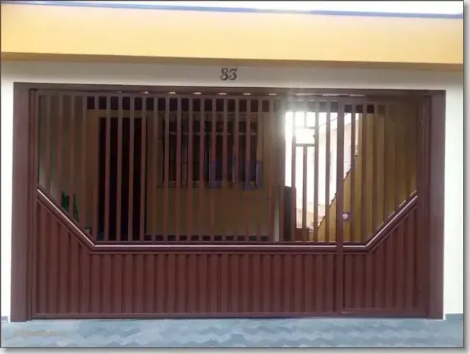 Casa para venda tem 145 metros quadrados com 4 quartos em Jardim Teles de Menezes - Santo